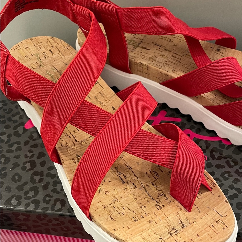 Me too red mardi size 9 1/2 sandals